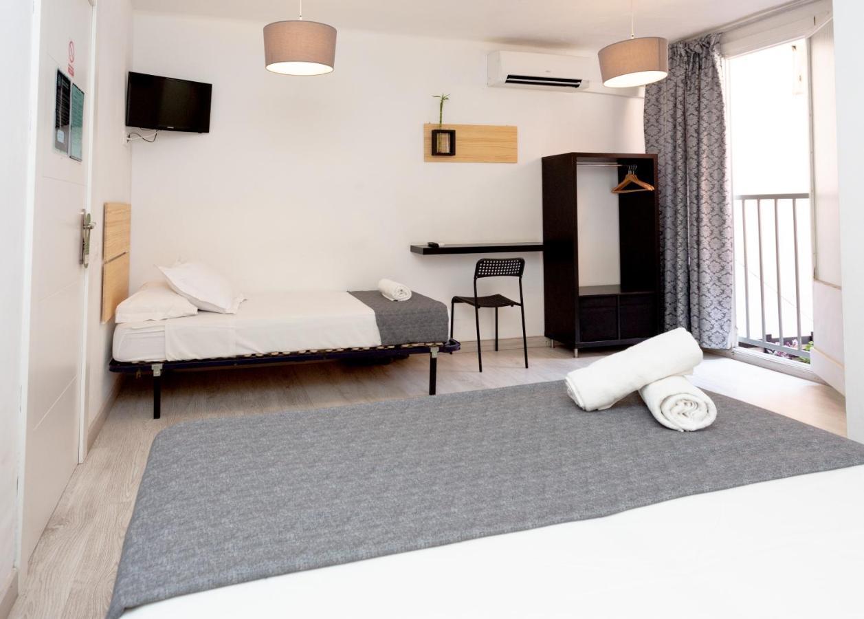 Albergue Easy Sants By Bossh! (Adults Only) Barcelona Exterior foto