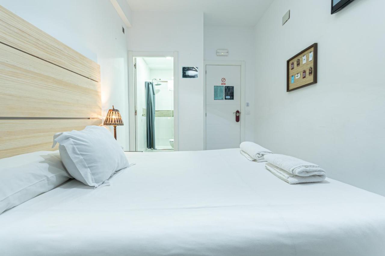 Albergue Easy Sants By Bossh! (Adults Only) Barcelona Exterior foto