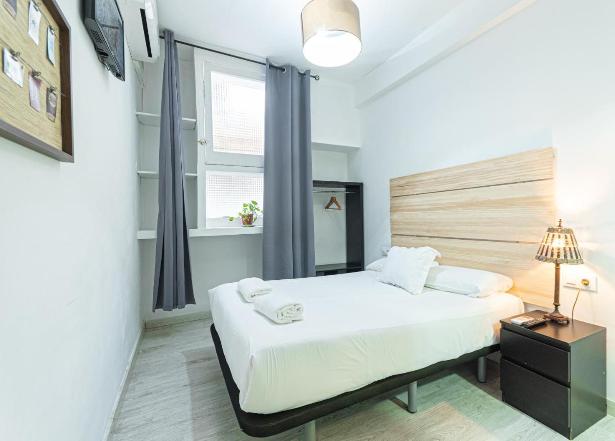 Albergue Easy Sants By Bossh! (Adults Only) Barcelona Exterior foto